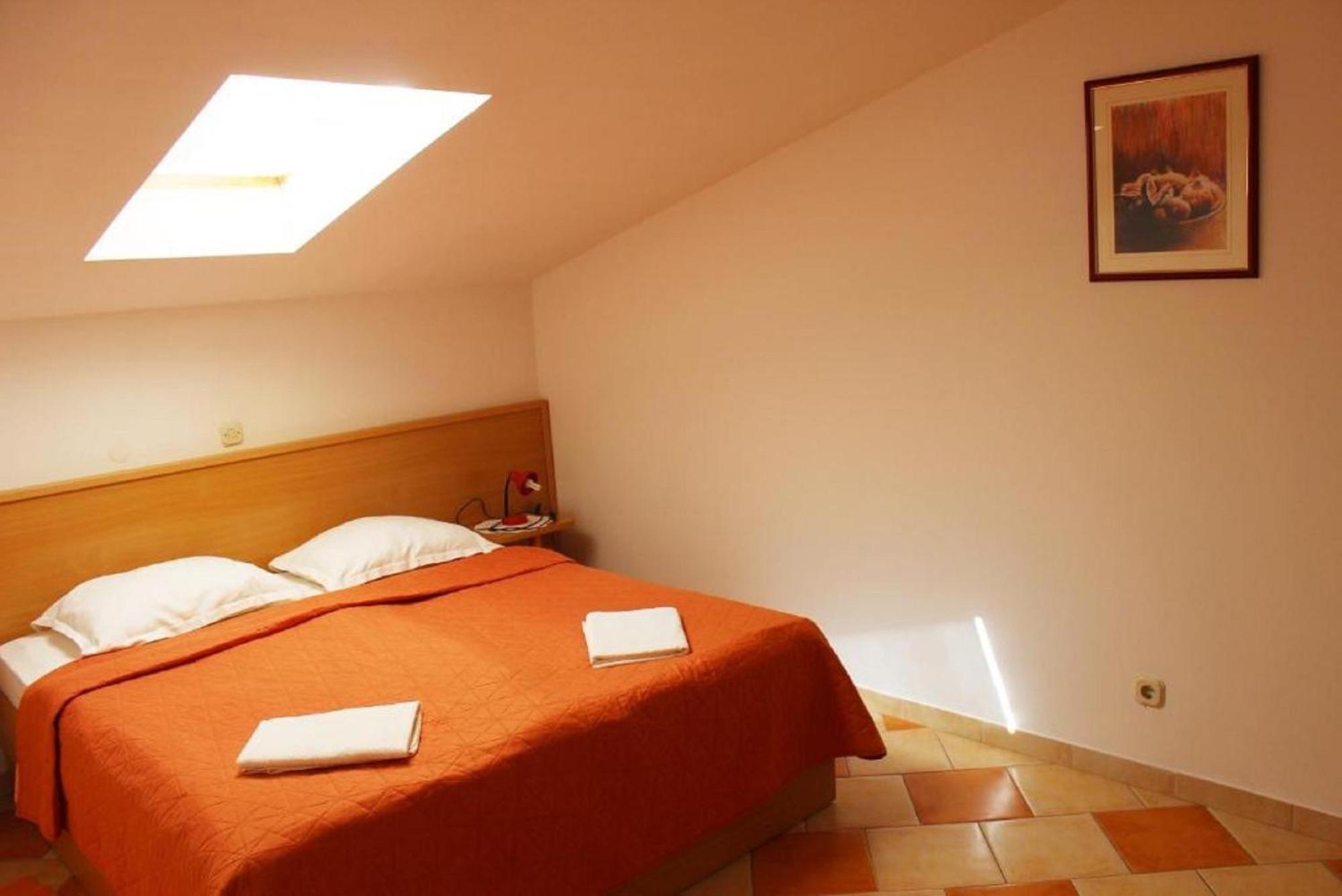Apartments Pansion Franka Brist Ngoại thất bức ảnh
